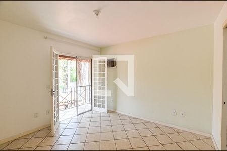 Casa de condomínio à venda com 150m², 4 quartos e 2 vagasSuite