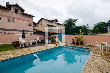 Casa de condomínio à venda com 150m², 4 quartos e 2 vagasÁrea comum