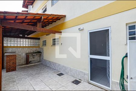 Casa de condomínio à venda com 150m², 4 quartos e 2 vagasEspaço Gourmet