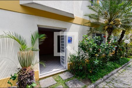 Casa de condomínio à venda com 150m², 4 quartos e 2 vagasEntrada