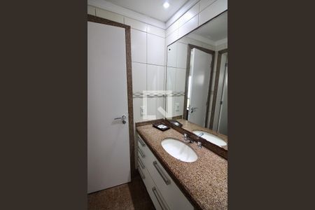 Apartamento à venda com 175m², 4 quartos e 2 vagasBanheiro da Suíte 2 e  3