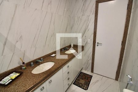 Apartamento à venda com 175m², 4 quartos e 2 vagasBanheiro da Suíte 4