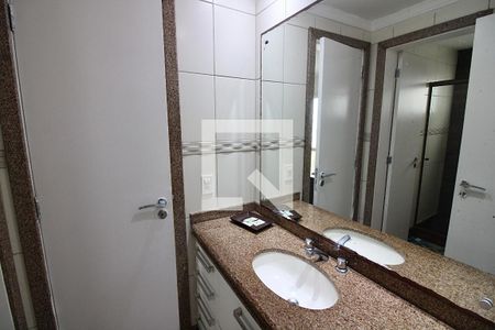 Apartamento à venda com 175m², 4 quartos e 2 vagasBanheiro da Suíte 2 e  3
