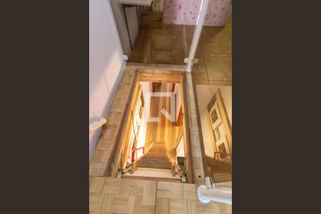 Casa de condomínio para alugar com 122m², 3 quartos e 2 vagas Casa de condomínio para alugar com 122m², 3 quartos e 2 vagasEscada