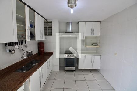 Apartamento à venda com 188m², 4 quartos e 2 vagas Apartamento à venda com 188m², 4 quartos e 2 vagasCozinha