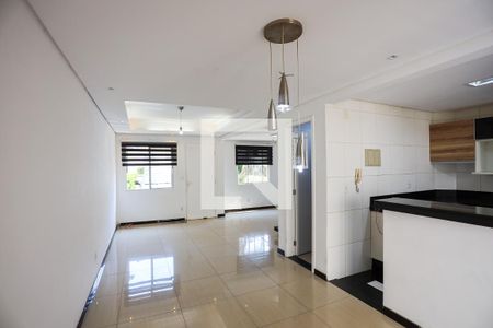 Sala de casa de condomínio para alugar com 4 quartos, 112m² em Jardim Passárgada I, Cotia