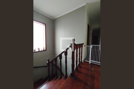 Casa à venda com 484m², 5 quartos e 7 vagasEscada de Acesso