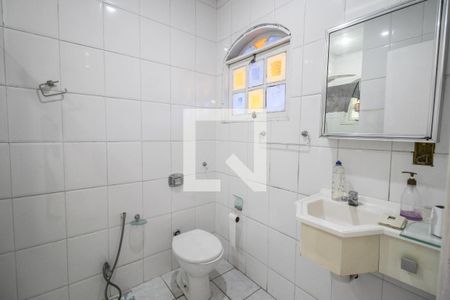 Casa para alugar com 220m², 3 quartos e 2 vagas Casa para alugar com 220m², 3 quartos e 2 vagasBanheiro da Suíte 1