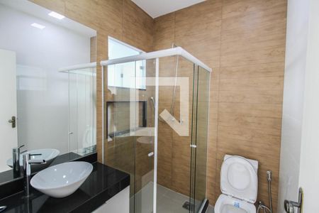 Casa para alugar com 140m², 2 quartos e 2 vagas Casa para alugar com 140m², 2 quartos e 2 vagasBanheiro da Suíte 2