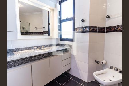 Apartamento à venda com 260m², 4 quartos e 4 vagasBanheiro da Suíte 2