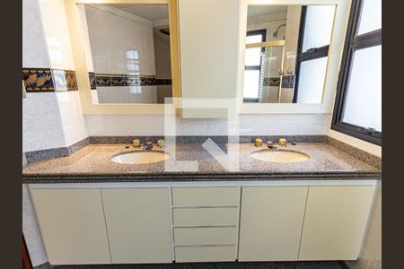 Apartamento à venda com 260m², 4 quartos e 4 vagasBanheiro da Suíte Master