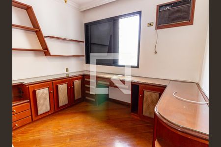 Apartamento à venda com 260m², 4 quartos e 4 vagasSuíte 2