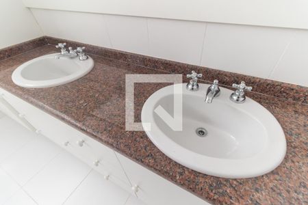 Apartamento à venda com 300m², 3 quartos e 2 vagasBanheiro da Suíte