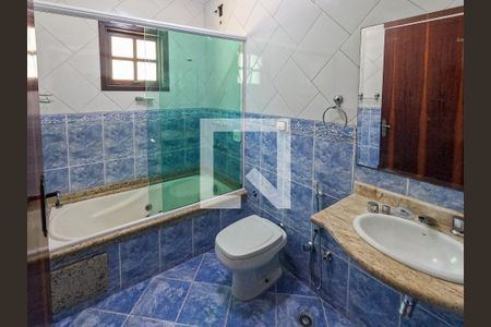Casa à venda com 155m², 3 quartos e 2 vagasBanheiro da suite