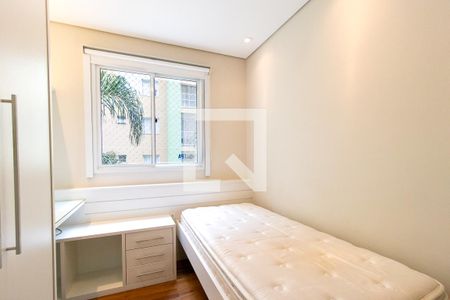 Quarto 1 de apartamento para alugar com 2 quartos, 57m² em Novo Mundo, Curitiba