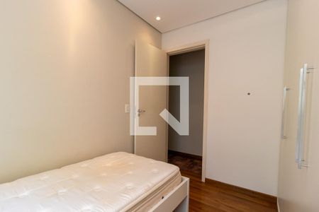 Quarto 1 de apartamento para alugar com 2 quartos, 57m² em Novo Mundo, Curitiba
