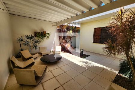 Casa à venda com 180m², 3 quartos e 2 vagasQuintal