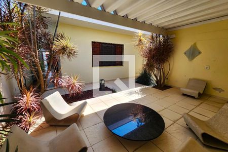 Casa à venda com 180m², 3 quartos e 2 vagasQuintal