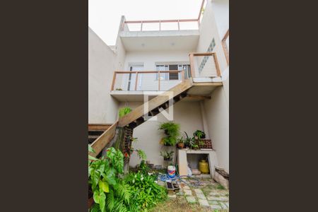 Casa à venda com 232m², 2 quartos e 2 vagas Casa à venda com 232m², 2 quartos e 2 vagasFachada