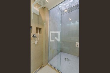 Casa à venda com 232m², 2 quartos e 2 vagas Casa à venda com 232m², 2 quartos e 2 vagasBanheiro da Suíte 2