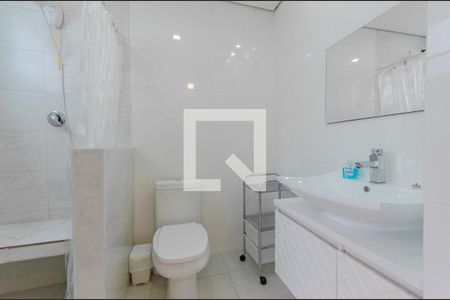 Casa à venda com 232m², 2 quartos e 2 vagas Casa à venda com 232m², 2 quartos e 2 vagasBanheiro da Suíte 1