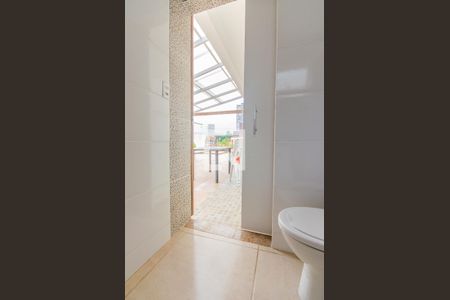 Casa à venda com 232m², 2 quartos e 2 vagas Casa à venda com 232m², 2 quartos e 2 vagasBanheiro de serviço