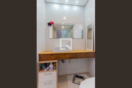 Casa à venda com 232m², 2 quartos e 2 vagas Casa à venda com 232m², 2 quartos e 2 vagasBanheiro da Suíte 2