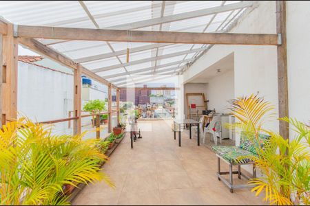 Casa à venda com 232m², 2 quartos e 2 vagas Casa à venda com 232m², 2 quartos e 2 vagasTerraço