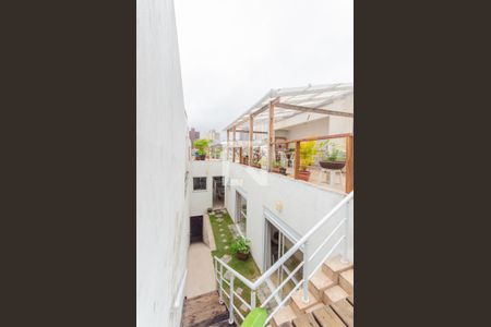 Casa à venda com 232m², 2 quartos e 2 vagas Casa à venda com 232m², 2 quartos e 2 vagasTerraço