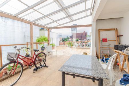 Casa à venda com 232m², 2 quartos e 2 vagas Casa à venda com 232m², 2 quartos e 2 vagasTerraço