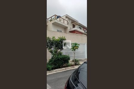 Casa à venda com 232m², 2 quartos e 2 vagas Casa à venda com 232m², 2 quartos e 2 vagasFachada