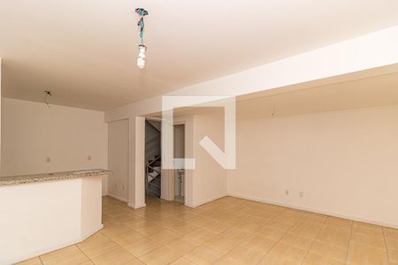 Sala de casa de condomínio à venda com 2 quartos, 170m² em Vila Jardim, Porto Alegre