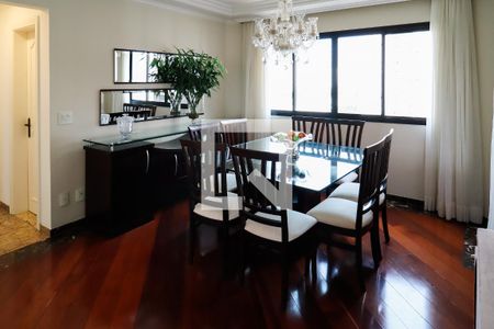 Apartamento à venda com 250m², 4 quartos e 6 vagasSala