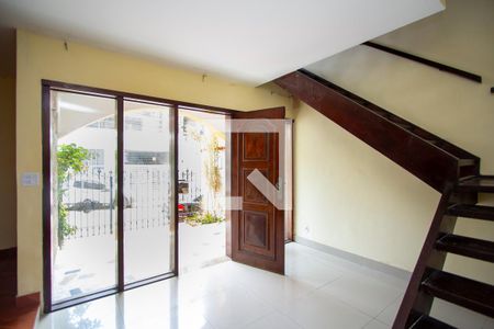 Sala de casa para alugar com 4 quartos, 400m² em Paraíso, São Gonçalo
