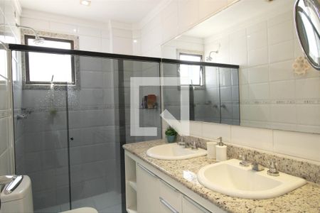 Apartamento para alugar com 120m², 3 quartos e 2 vagasBanheiro do Quarto 1