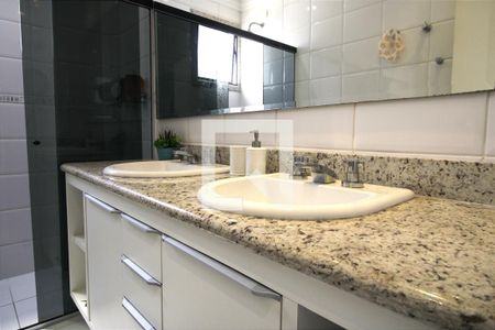 Apartamento para alugar com 120m², 3 quartos e 2 vagasBanheiro do Quarto 1