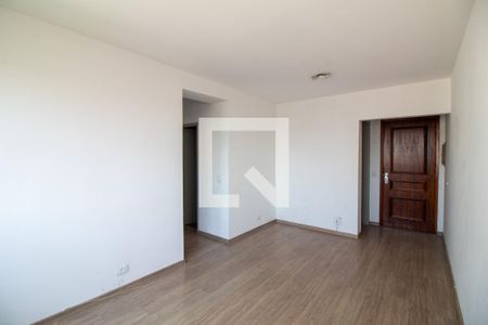 Apartamento à venda com 74m², 2 quartos e 1 vagaSala