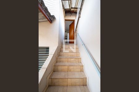 Casa à venda com 220m², 3 quartos e 3 vagasEscadas