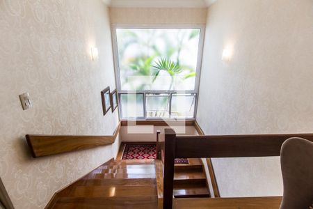 Casa de condomínio à venda com 530m², 4 quartos e 6 vagasEscada