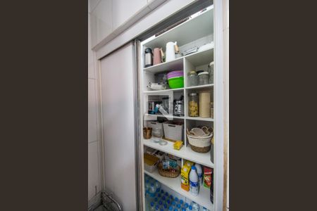 Casa de condomínio à venda com 530m², 4 quartos e 6 vagasDespensa