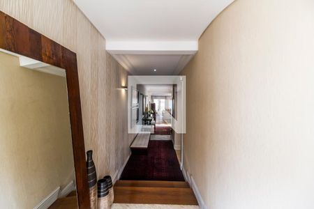 Casa de condomínio à venda com 530m², 4 quartos e 6 vagasCorredor