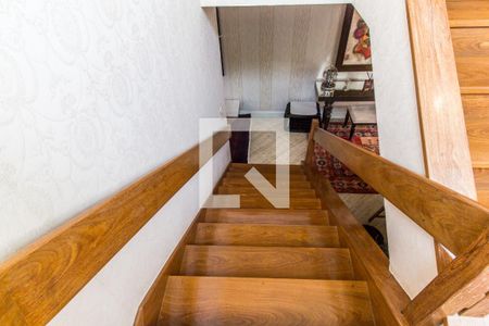 Casa de condomínio à venda com 530m², 4 quartos e 6 vagasEscada