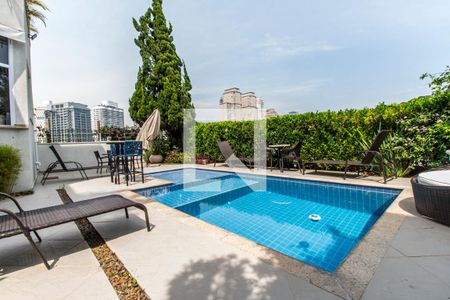 Casa de condomínio à venda com 530m², 4 quartos e 6 vagasPiscina