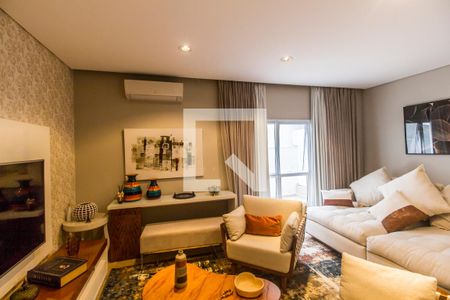 Casa de condomínio à venda com 530m², 4 quartos e 6 vagasSala de TV