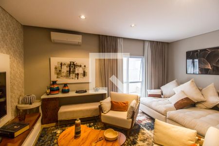 Casa de condomínio à venda com 530m², 4 quartos e 6 vagasSala de TV