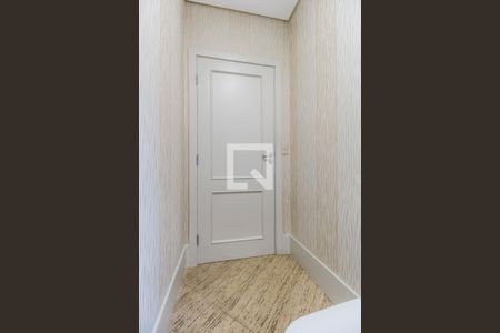 Casa de condomínio à venda com 530m², 4 quartos e 6 vagasLavabo