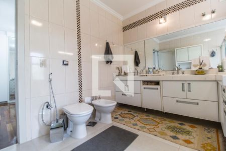 Casa de condomínio à venda com 530m², 4 quartos e 6 vagasBanheiro da Suíte master