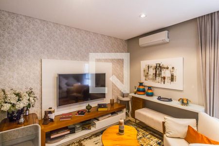 Casa de condomínio à venda com 530m², 4 quartos e 6 vagasSala de TV