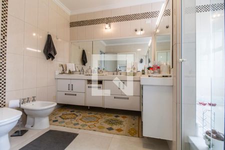 Casa de condomínio à venda com 530m², 4 quartos e 6 vagasBanheiro da Suíte master