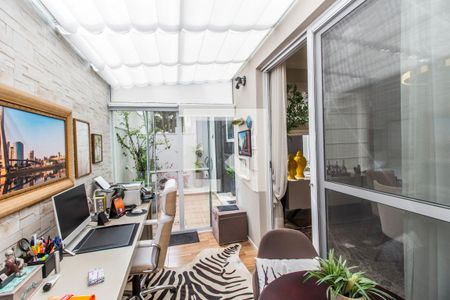 Casa de condomínio à venda com 530m², 4 quartos e 6 vagasEscritório